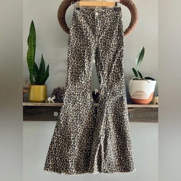 Free People Super Flare cheeta Jeans - Picture 3 of 7